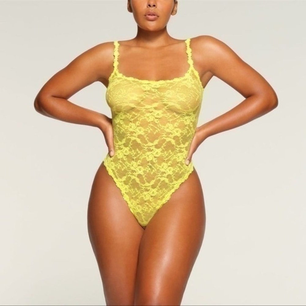 Skims Stretch Lace Intimates Thong Bodysuit - Picture 1 of 7